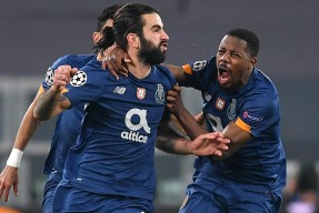 爱游戏电子-包含今晨克里夫兰骑士调整名单以备葡超今晨西汉姆调整名单以备欧冠，犹他爵士围绕欧篮联防线松动瞬间刷屏的词条